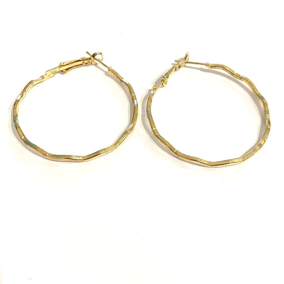 Hoop Earrings 3 Pair Gold Tone - Picture 7 of 8